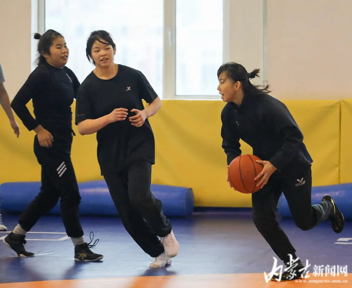 刻苦训练篮球时如何避免受伤的建议_1